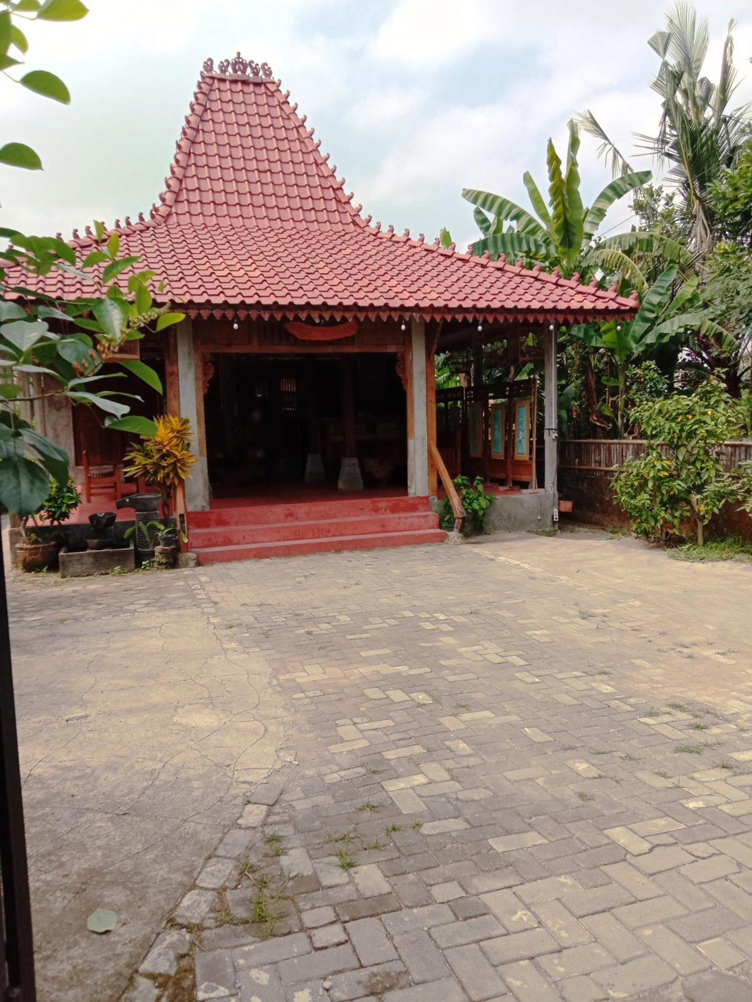 Penginapan Rumah Ukhi *